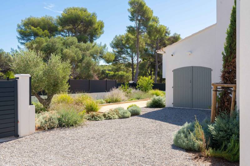 Architecte paysagiste pour un jardin avec piscine à Sanary sur mer, Quartier Beaucours (83) dans le Var