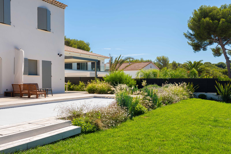 Terrasses en bois exotique et piscines : notre expertise au Castellet dans le Var