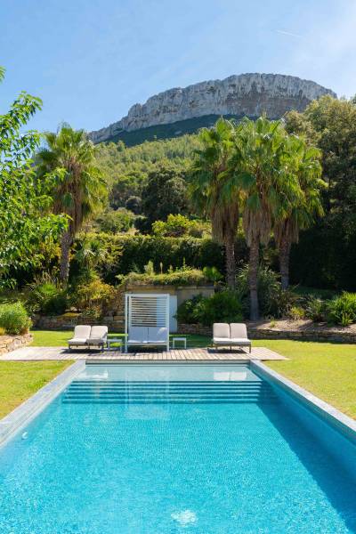 Réalisation d’une terrasse en bois exotique grisé de 100 m² à La Ciotat